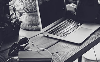 半岛体育登录入口-球场内外热闹非凡，粉丝助威声不断，描写球场上热闹的 作文