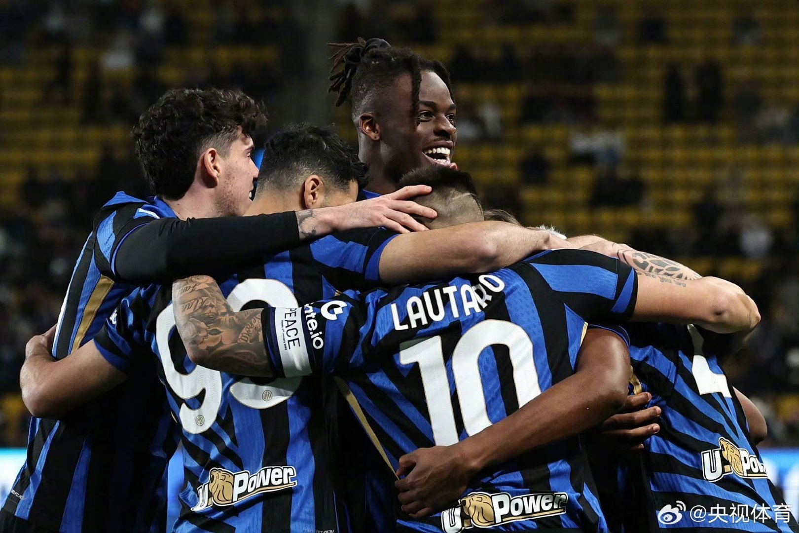 半岛体育官网-男子足球半决赛悬念重重，强队巅峰对决的简单介绍