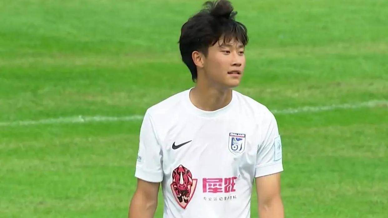 半岛体育综合官网-大连一方队员展现出色配合，取得连胜