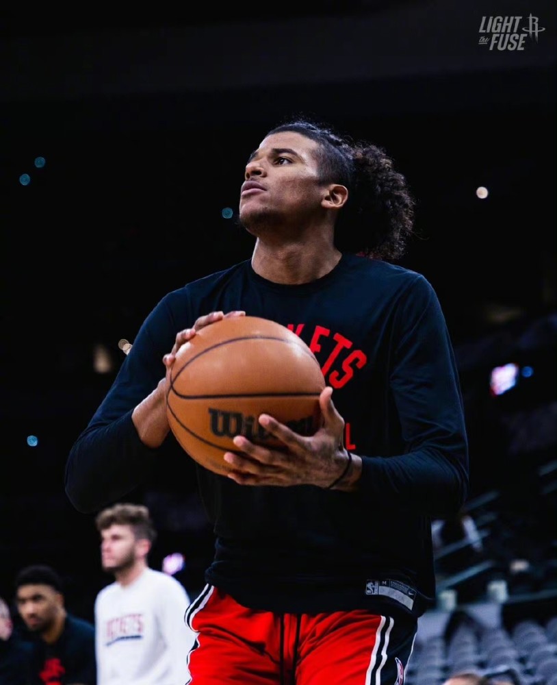 半岛app下载体育-火箭惨败国王！盖伊失误频出影响比赛