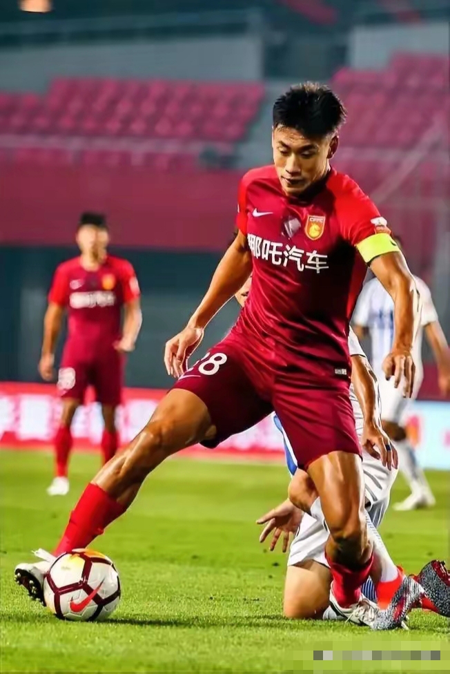 半岛体育官方网站-华夏幸福外援神勇，备战恒大关键之战