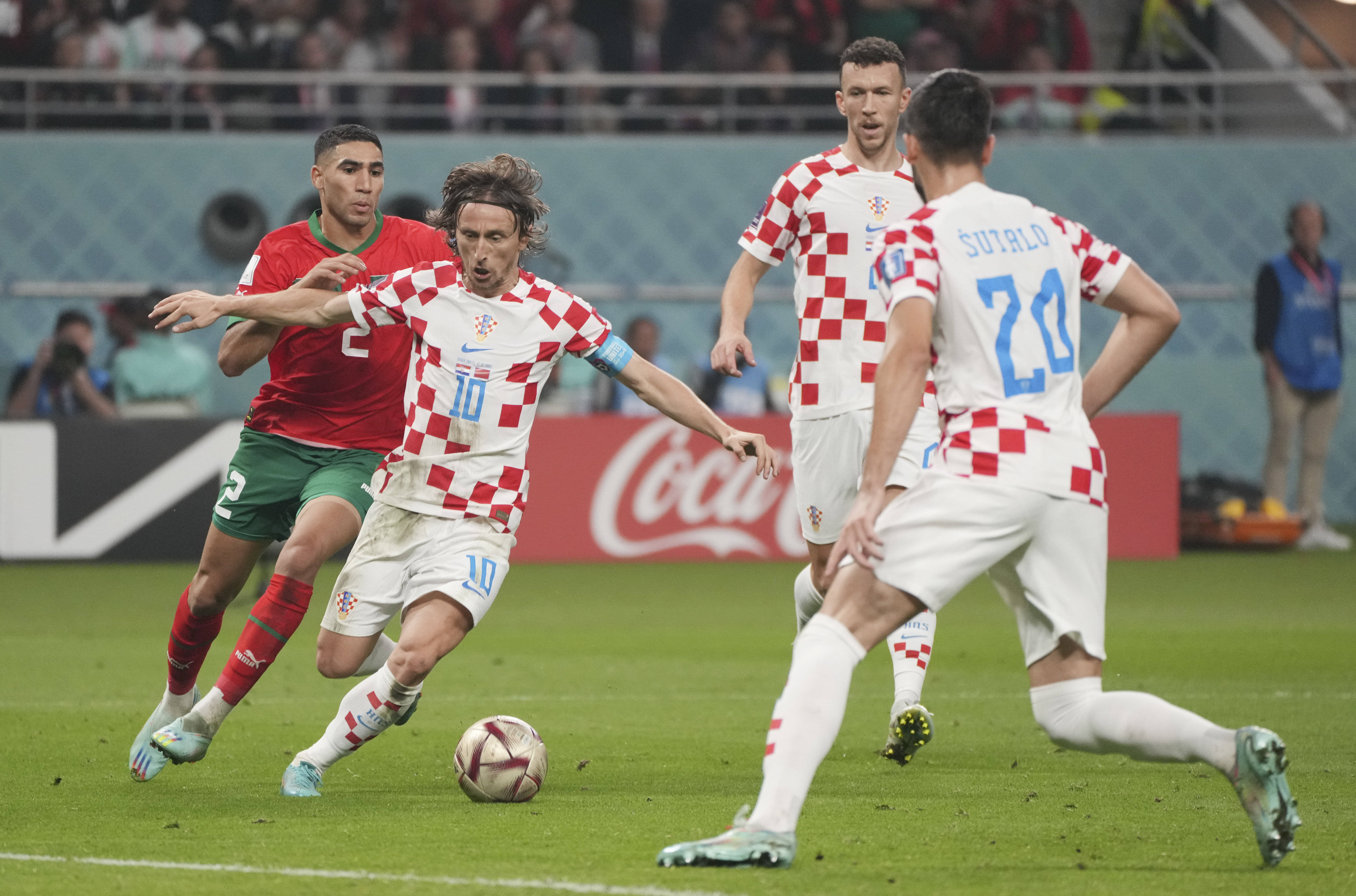 半岛体育官方网站-精妙战术：欧国联杯赛球队谨慎策略的简单介绍